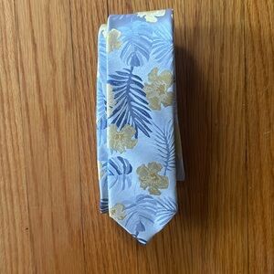 Bar III blue and yellow tropical leaf tie